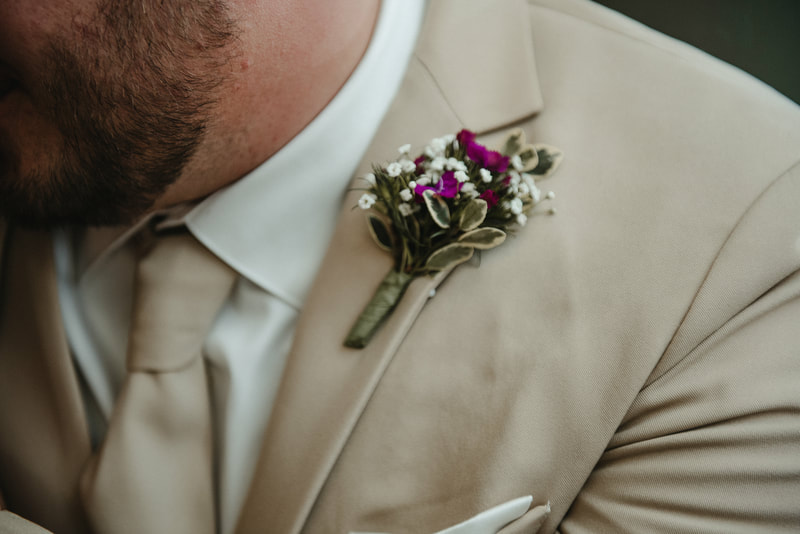 elope boutonniere