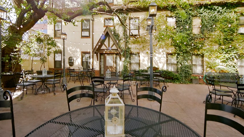 elope in clayton at the seven gable inn patio